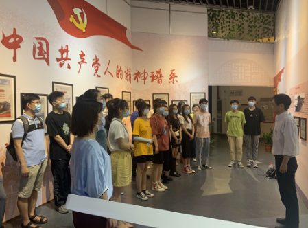 球王会师生党员参观“中国共产党人的精神谱系展”