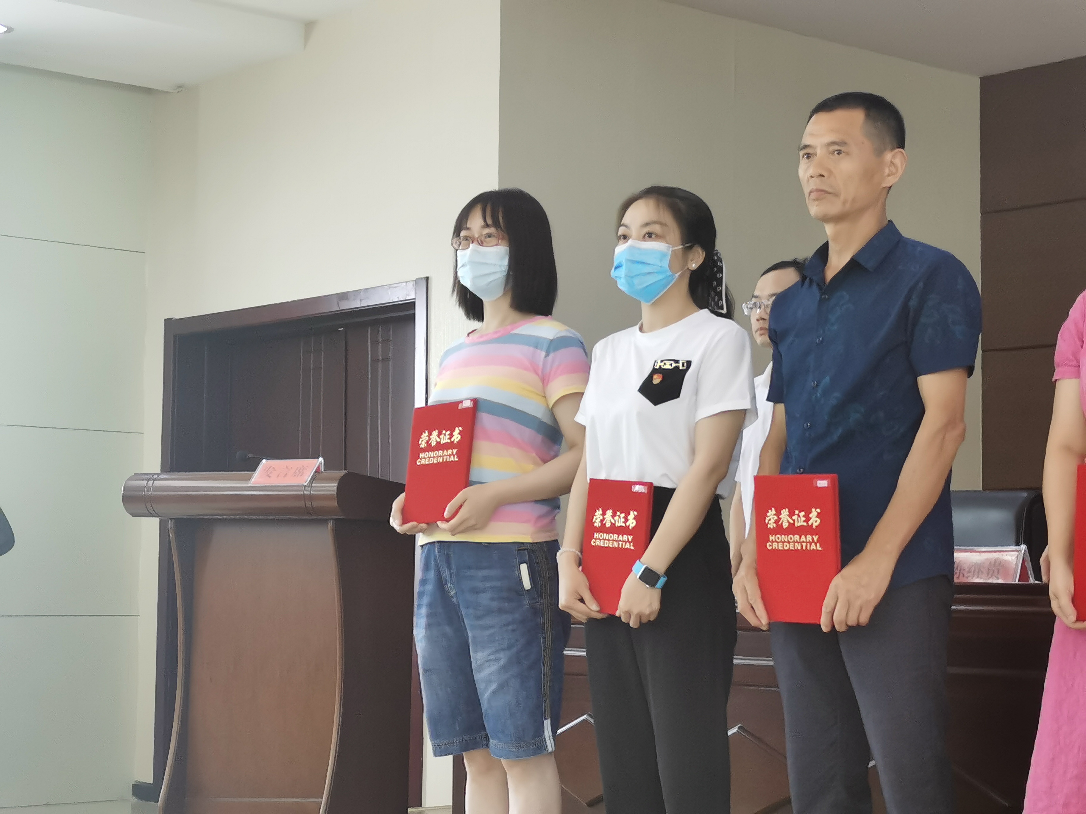 公司朱雅莉同志被评为姚家店镇“优秀共产党员”