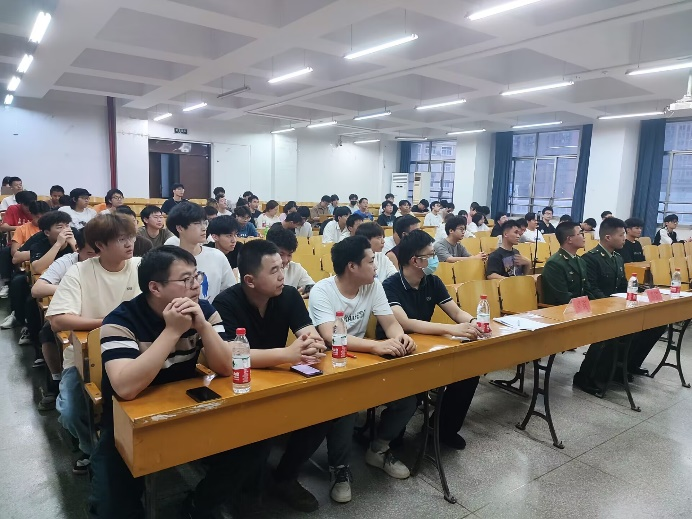 球王会（武昌校区）举行2023年秋季征兵巡回宣讲会