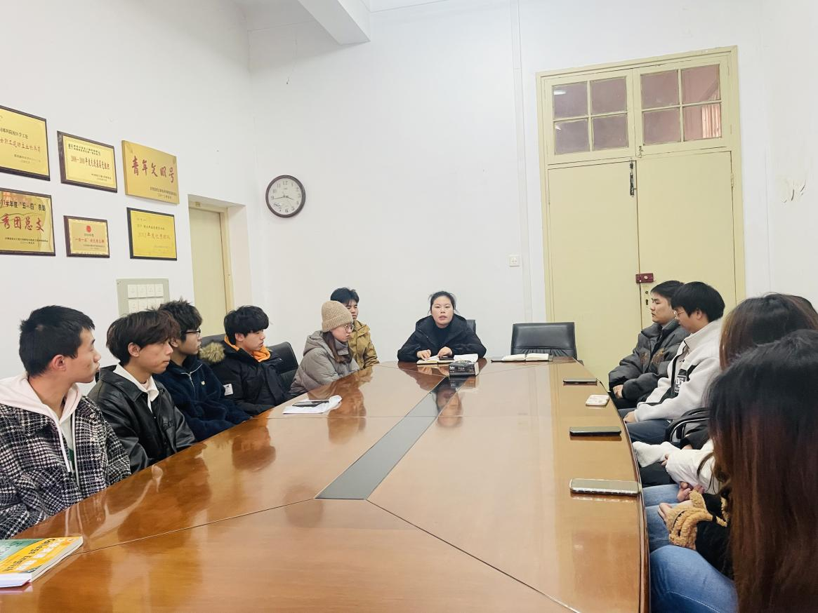 加强队伍建设，提升干部素质 ——球王会学工助理期末总结暨