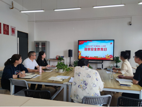 公司召开党总支理论学习中心组（扩大）会议